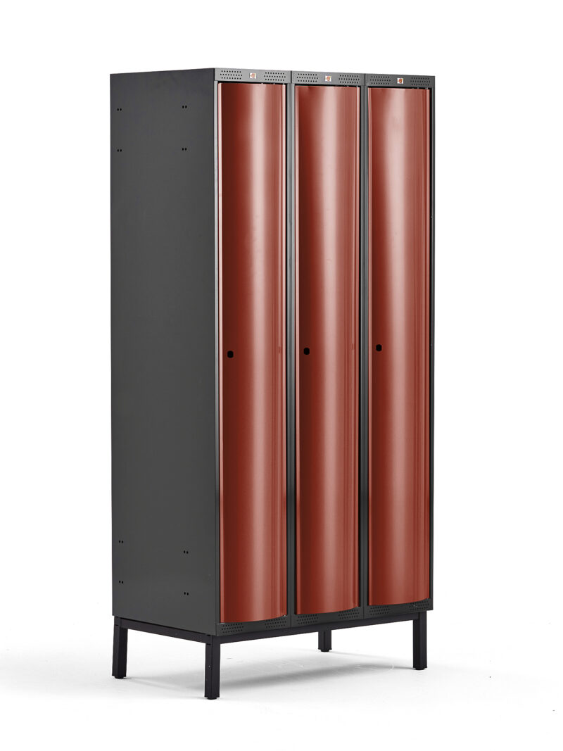 Metalowa szafa ubraniowa CURVE, na nóżkach, 3x1 drzwi, 1940x900x550 mm, czerwony