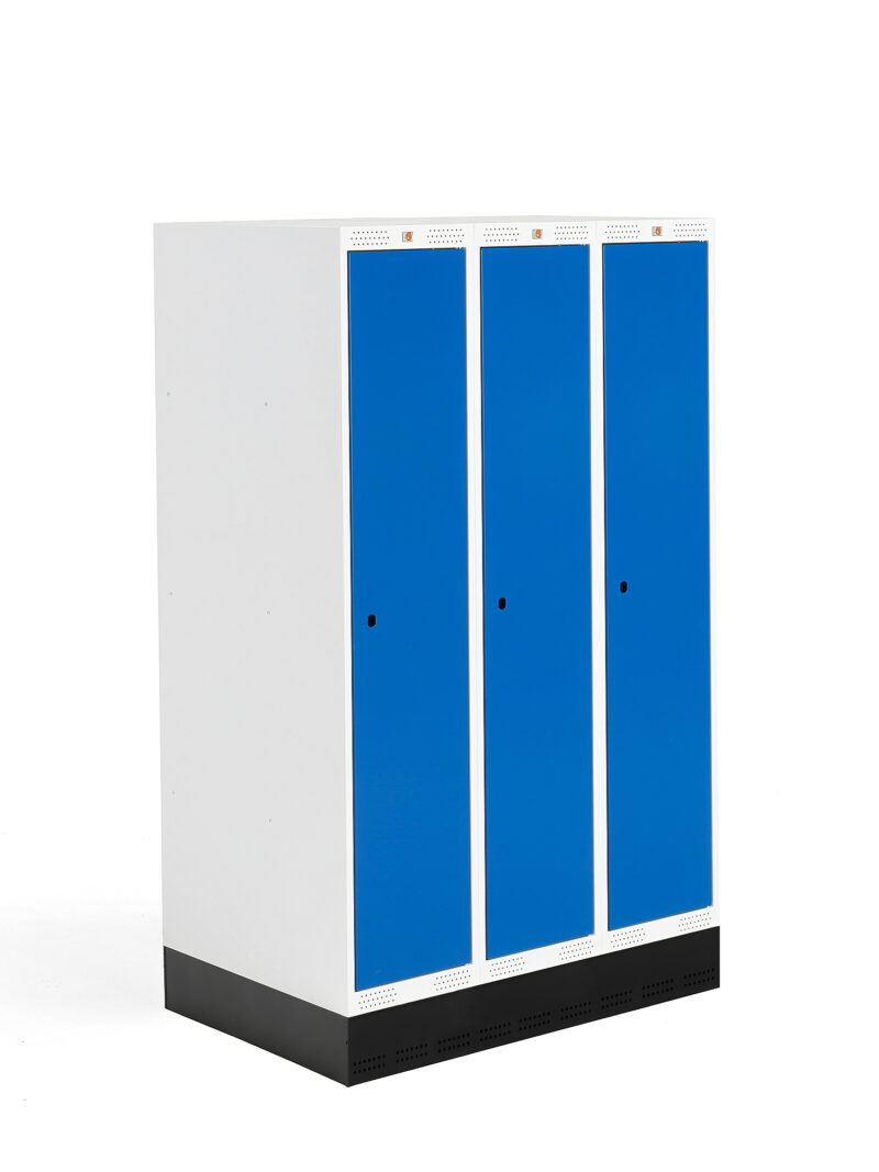 Szafka do szatni ROZ, 3 moduły, 3 drzwi, 1510x900x550 mm, niebieski, z podstawą