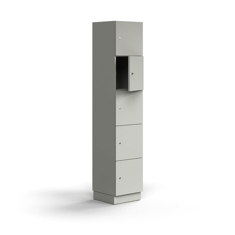 Zamykana szafa schowkowa QBUS, 5 schowków, cokół, 2020x400x420 mm, jasnoszary
