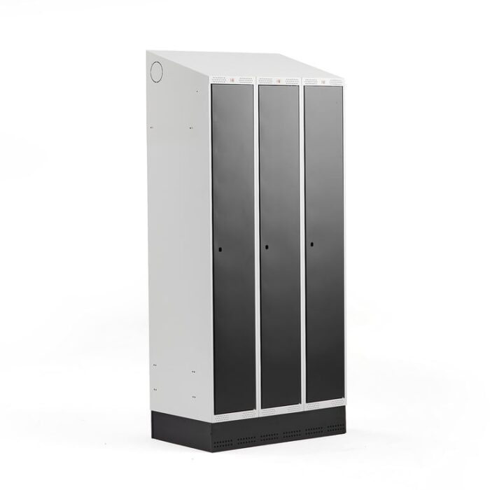 Szafa ubraniowa CLASSIC ze skośnym daszkiem, na cokole, 3 moduły, 2050x900x550 mm, czarny